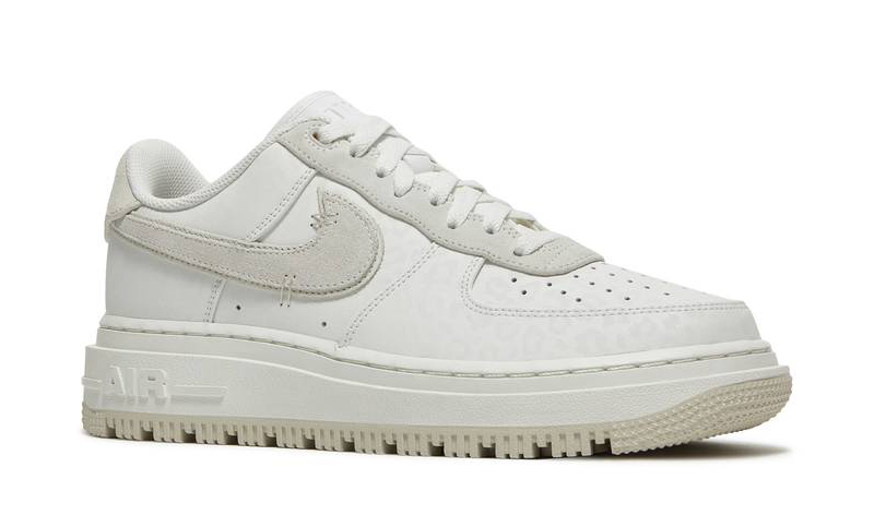 Кроссовки Nike Air Force 1 Luxe Triple White